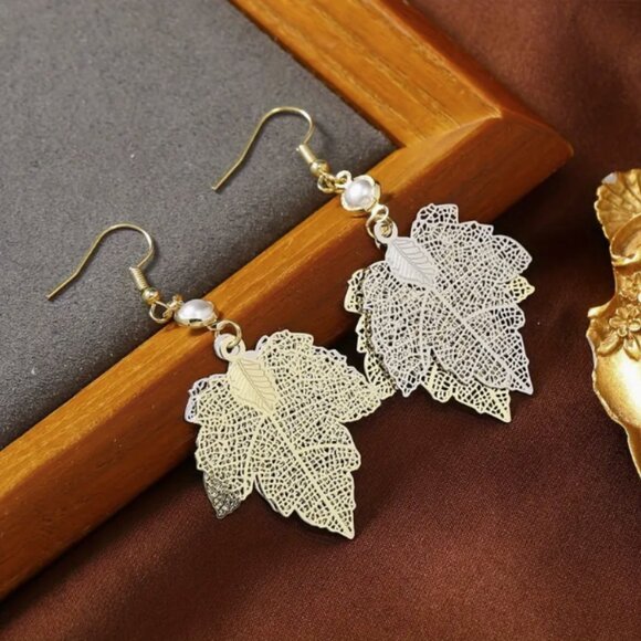 Intricate Gold & Silver Mixed Metals Carved Maple Leaf Pearl Boho Earrings NEW - Picture 5 of 5